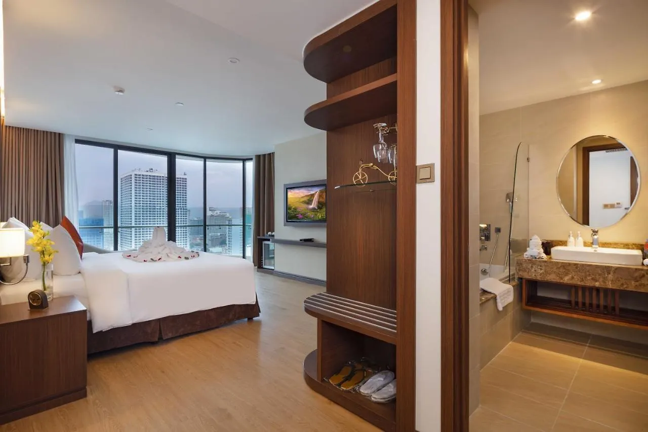 Regalia Gold Hotel Nha Trang 5*,