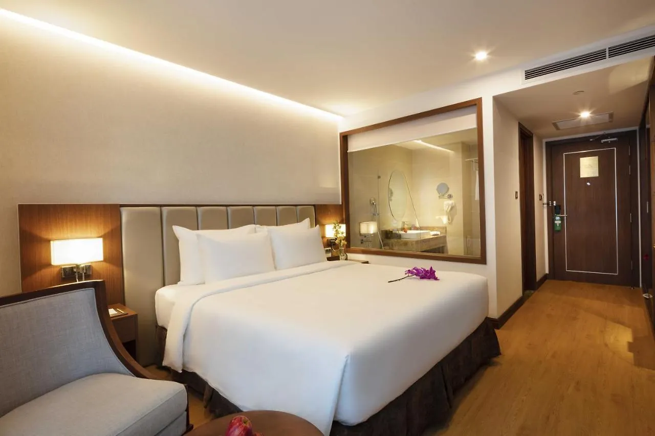 Regalia Gold Hotel Nha Trang 5*,