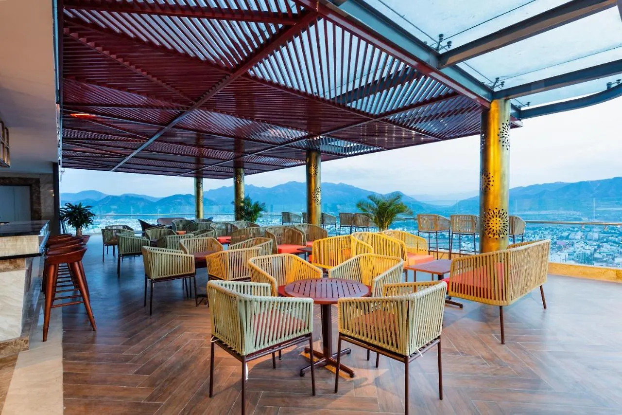 Regalia Gold Hotel Nha Trang 5*,